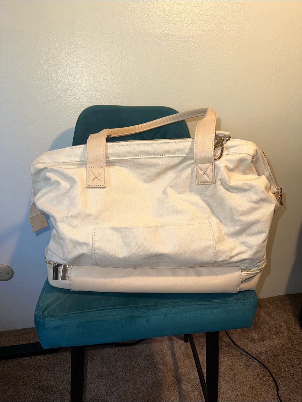 Women’s Travel Weekender Bag in Cream